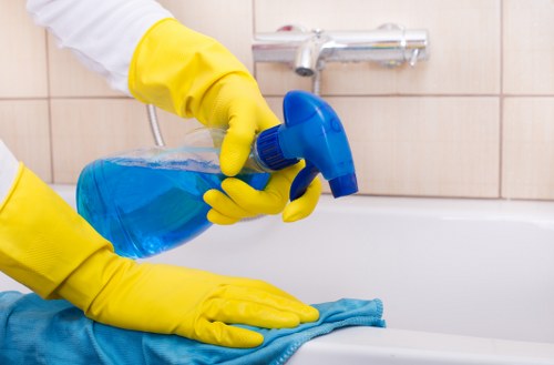 Thorough deep cleaning in Wimbledon kitchen oven and worktops
